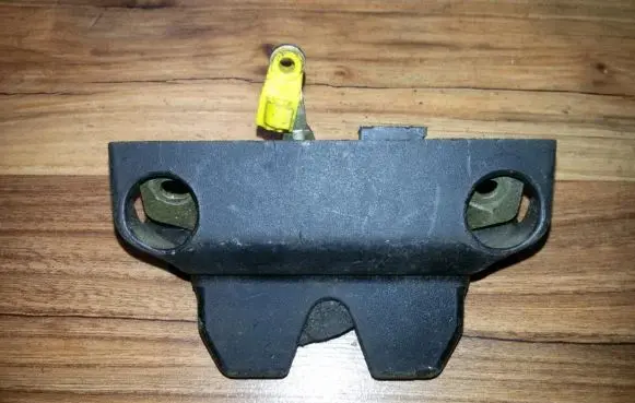Renault Laguna I Tailgate/trunk/boot lock/catch/latch 7700823676C