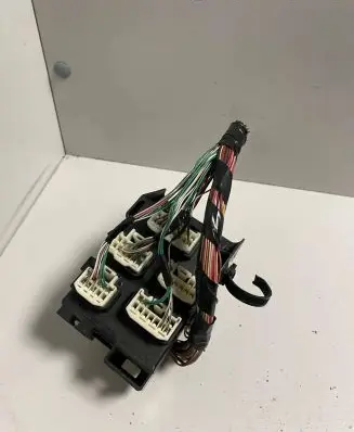Toyota Avensis T250 Fuse module 8273405030