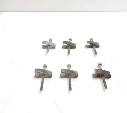 Chrysler 300 - 300C Fuel Injector clamp holder