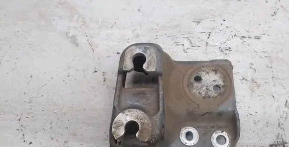 Subaru Outback Engine mounting bracket 1109153108