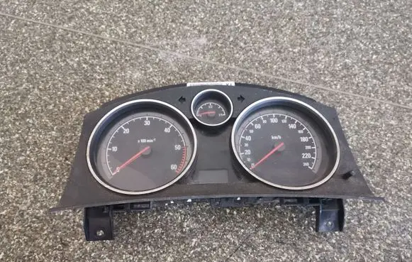 Opel Zafira B Speedometer (instrument cluster) 13225988