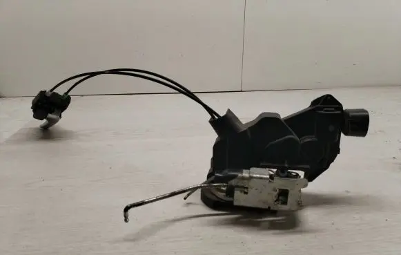 Toyota Previa (XR30, XR40) II Front door lock (next to the handle) 