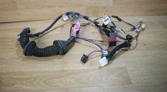 Toyota Avensis T250 Front door wiring loom 8215105490