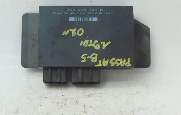Volkswagen PASSAT B5 Central body control module 1C0959799B 193732