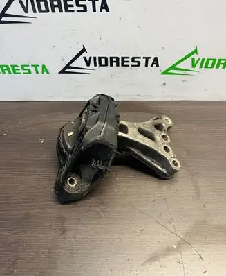 Peugeot 208 Engine mount bracket 9676780580