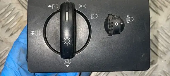 Ford Focus Light switch 4M5T13A024EA 04059715