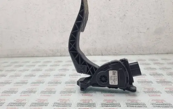 Audi A4 S4 B8 8K Accelerator throttle pedal 8K1723523