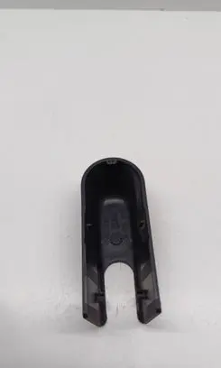 Rear wiper blade arm