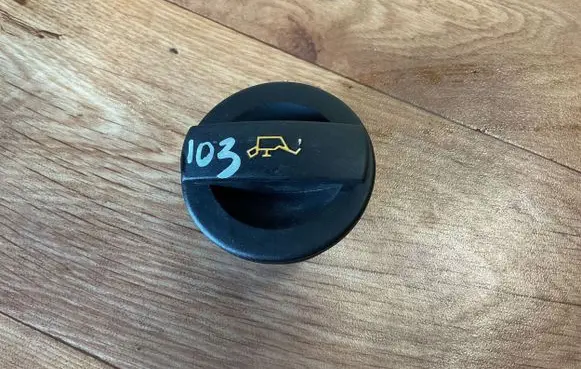 Audi A4 S4 B6 8E 8H Oil filler cap 06C103485L