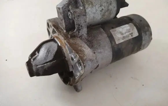 Opel Vivaro Starter motor M1T80681AM