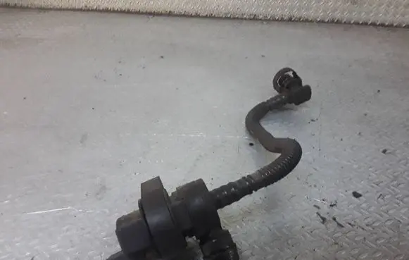 BMW 1 E81 E87 Fuel tank valve 7512582