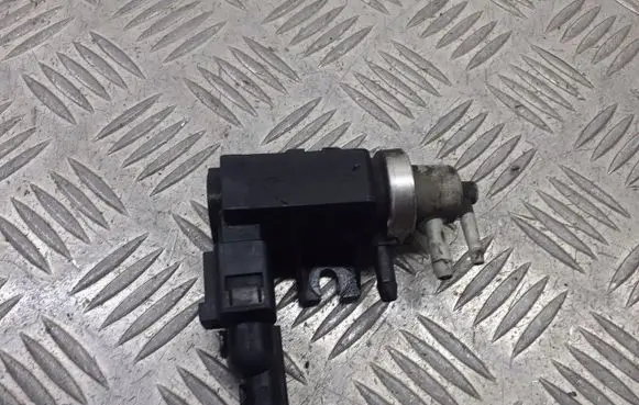 Skoda Octavia Mk1 (1U) Valve vacuum 1J0906627