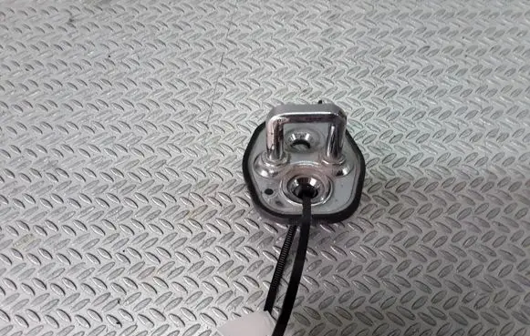 Peugeot 407 Front door lock loop/hook striker 