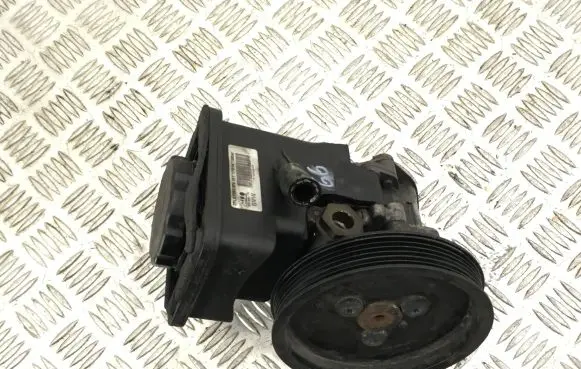 BMW 5 E60 E61 Power steering pump 7693974101