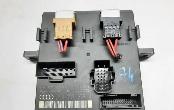 Audi A4 S4 B7 8E 8H Light module LCM 8E0907279J