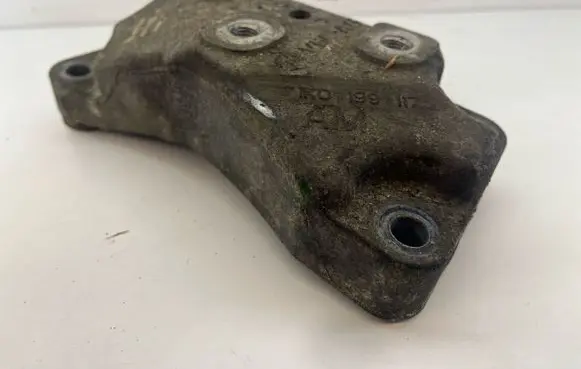 Volkswagen PASSAT B6 Gearbox mounting bracket 1K0199117