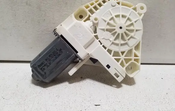 Audi Q3 8U Front door window regulator motor 8K0959801B