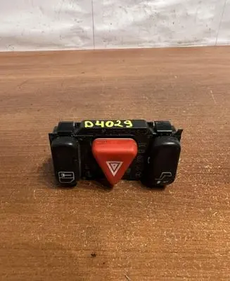 Mercedes-Benz E W210 Hazard light switch 2108201310 D4029