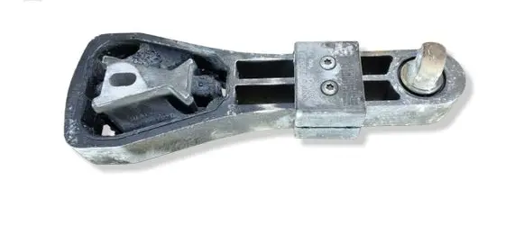 Engine mount vacuum valve