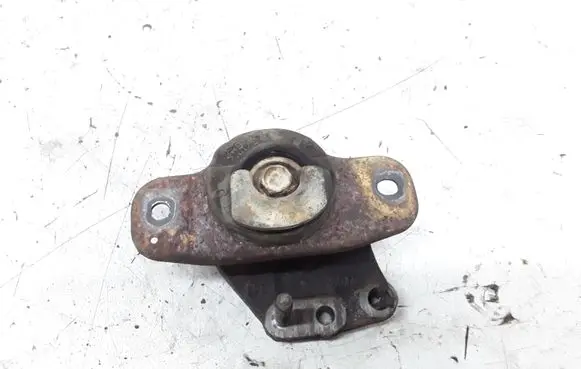 Peugeot 107 Engine mount bracket