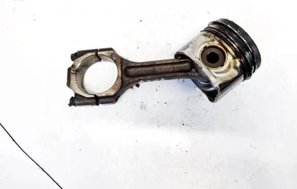 KIA Carens I Piston with connecting rod