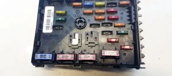 Volkswagen PASSAT B6 Fuse box set 3c0937125 49210307