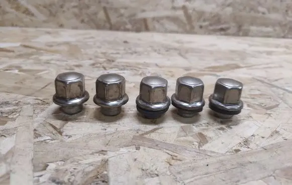 Jaguar XK8 - XKR Nuts/bolts 