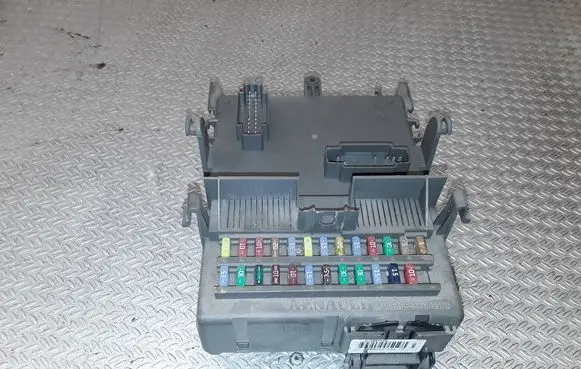 Renault Espace - Grand espace IV Fuse module 8200447434
