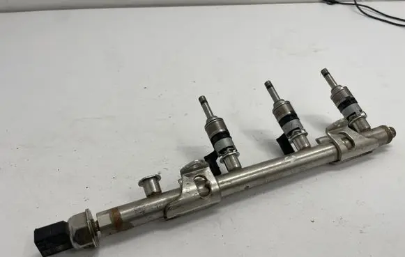 Volkswagen Touran III Fuel injectors set 04E133320D