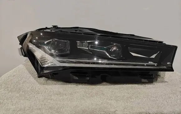 Skoda Superb B9 Headlight/headlamp 3P1941016B LF77310