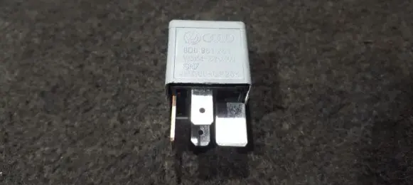 Volkswagen PASSAT B5.5 Other relay 8d0951253