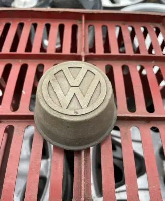 Volkswagen Golf I Original wheel cap 321601171A