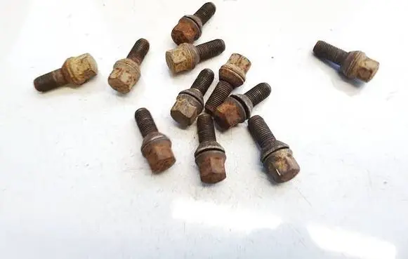 Nuts/bolts