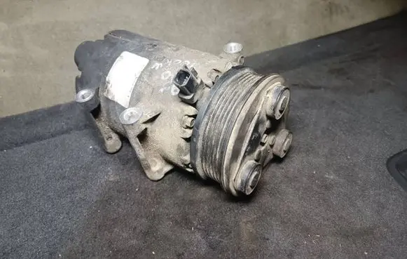 Volvo V70 Air conditioning (A/C) compressor (pump)