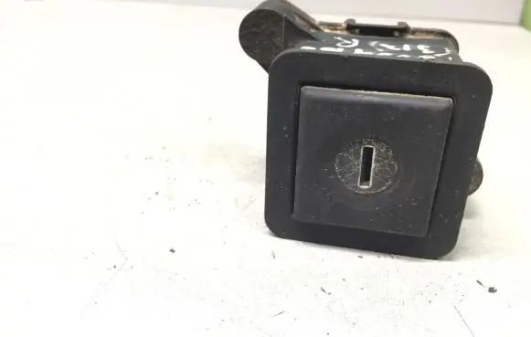 Volkswagen PASSAT B3 Tailgate exterior lock 357827571