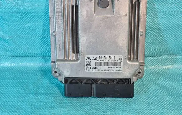 Skoda Octavia Mk3 (5E) Engine control unit/module 04L907309D 0281018498