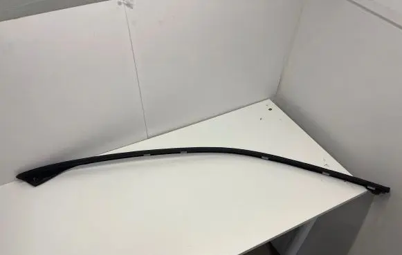 BMW X5 E70 Front door glass trim molding 7208583