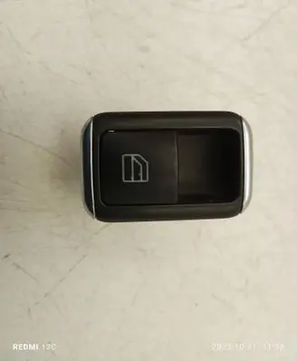 Mercedes-Benz B W246 W242 Electric window control switch A2049058102