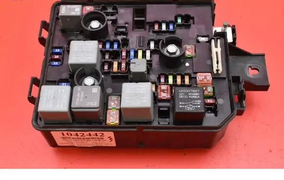 Opel Mokka X Fuse box set 94520915