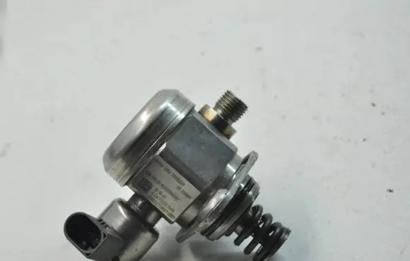 BMW 7 F01 F02 F03 F04 Fuel injection high pressure pump 7595339