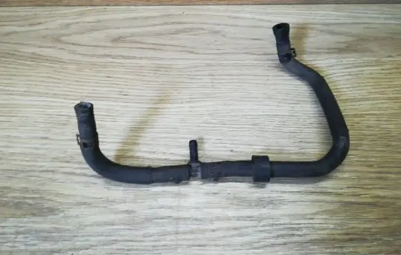 Volkswagen Polo IV 9N3 Engine coolant pipe/hose