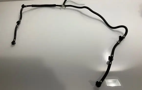 Fuel injector supply line/pipe