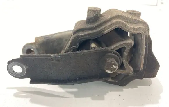 Volvo XC70 Engine mount bracket 6G926P082AB 30671219
