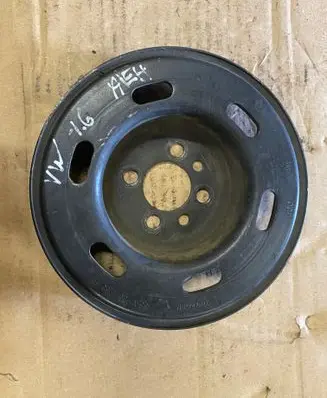 Volkswagen Golf VI Crankshaft pulley 06A105255F