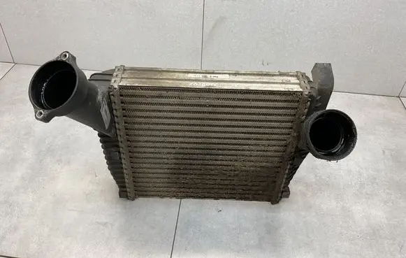 Volkswagen Touareg II Intercooler radiator 7L6145803D