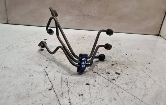 Volvo V70 Fuel injector supply line/pipe 