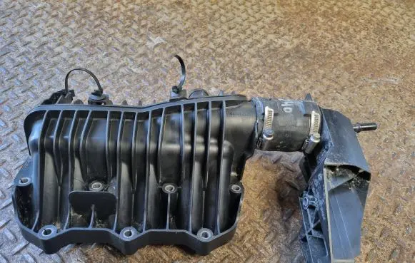 Ford Focus Intake manifold 1047092S01 1060231S01