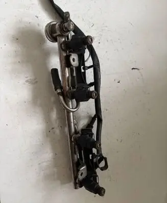 Audi A4 S4 B7 8E 8H Fuel main line pipe 06B133681
