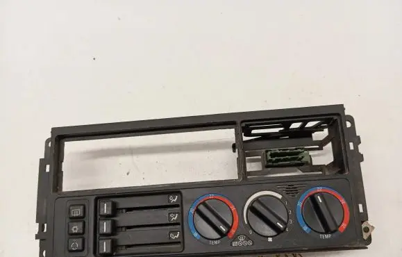BMW 5 E34 Climate control unit 62131384141