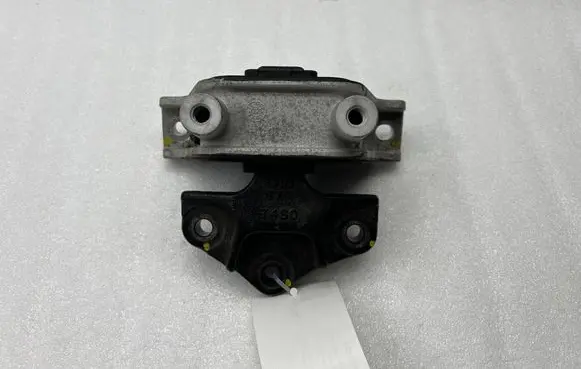Suzuki Vitara (LY) Engine mount bracket 1162074S00